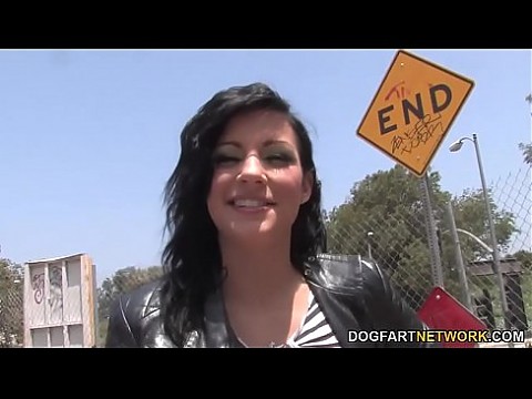 Tori Lux сосет много больших черных членов 8 мин.