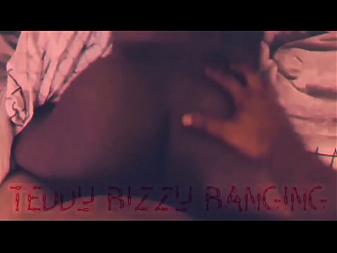 Teddy Bizzy трахает чернокожую богиню 6 мин.