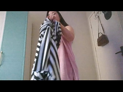 Толстуха, которая работает проституткой в многоквартирном доме. Ее служба очень серьезная и комфортная. 18 мин.