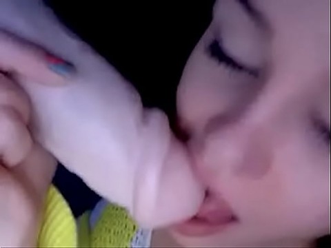 L0v3lyl1ttl3L симпатичная юная кам-модель с глубокой глоткой и игрой в рот, подборка, часть 2 70 мин.