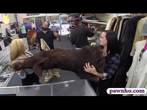 Лесбийская пара трахается с ломбардом 6 мин.