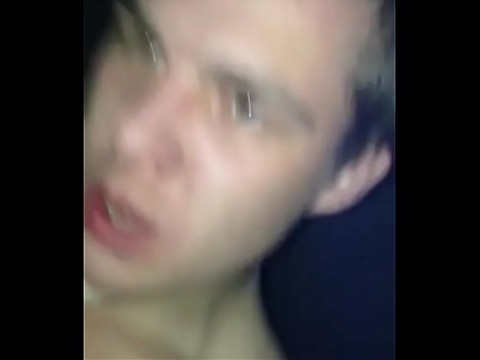 Русская пара снимает свой секс начиная с минета в подъезде