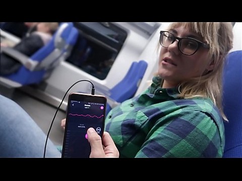 REMOTE CONTROL MY ORGASM IN THE TRAIN