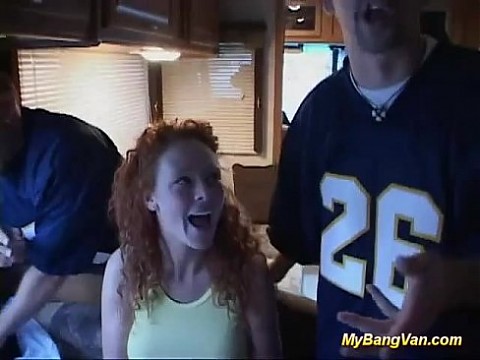 Рыжая в экстремальном бангване, анальное двойное проникновение 13 мин.