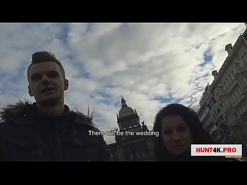 парень сожалеет о том, что продал киску своей подруги незнакомцу