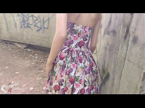 Публичный Минет от Милой Девушки - Обкончал Сиськи на Улице