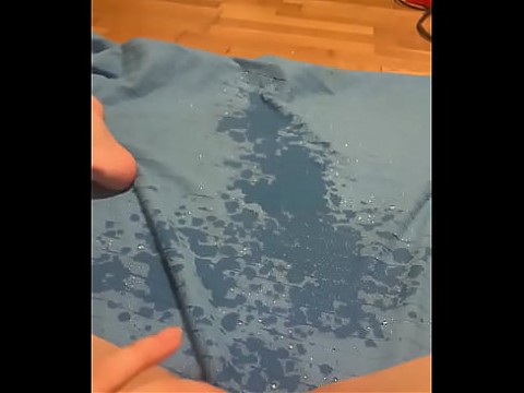 писает повсюду 2 мин.