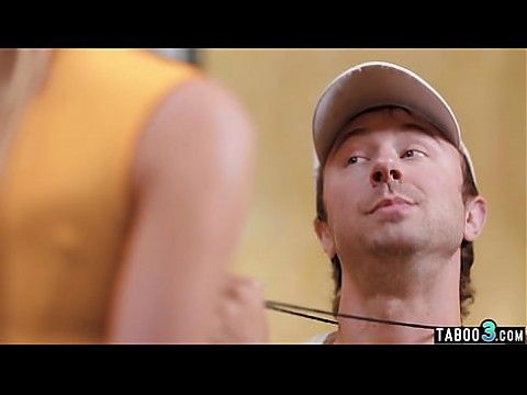 Petite blonde teens Khloe Kapri and Kyler Quinn anal fucked by their coach 6 мин.