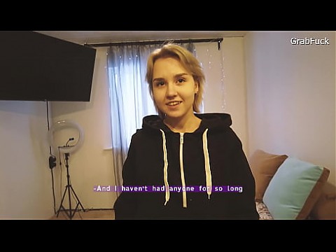 Парикмахер на дому. Расплатился спермой с её тугой попкой. Кончил внутрь! 15 мин.