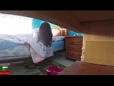 Пожилая пара сеет в детской комнате, GUI016 29 мин.