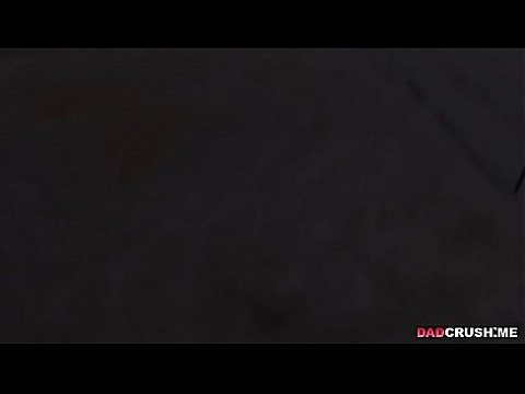 Кокетливая юная Pamela отправляет обнаженные фото отчиму 8 мин.