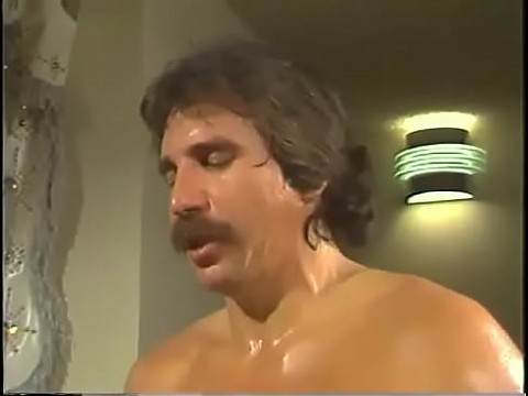 Как ее зовут, пожалуйста? Когда я увидел ее, я почувствовал, что снова влюбился. 11 мин.