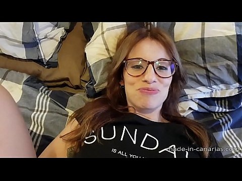 Ella se mastruba y me pide que le meta mi polla por su vagina humeda