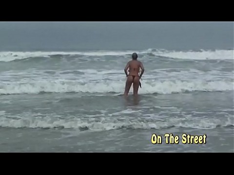 Extravagâncias nas praias. Vídeo completo no xvideos red