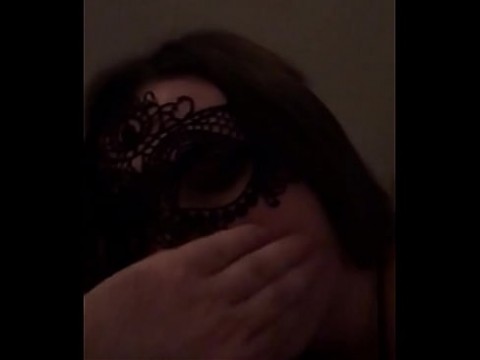 Эмма Кон дает пощечину голодному сосущему сладкому члену 6 мин.