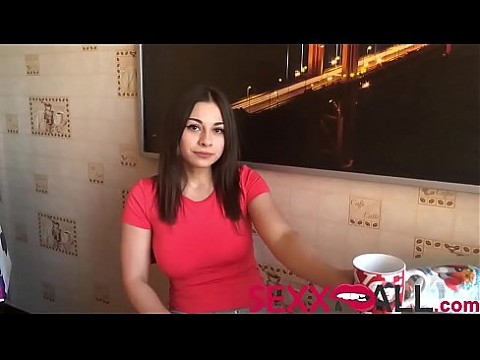 У сексуальной девушки с большими сиськами есть первая любительская домашняя секс-запись. Она сосет у своего парня большой член и трахается на кухне (http://sexx4all.com)