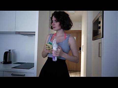 Уборка номера голой и миньет в подарок 8 мин.