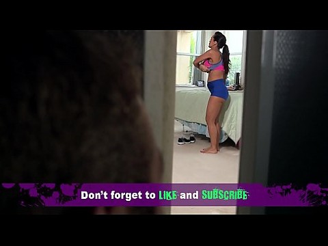 BANGBROS - Stepson bangs his GF Ava Taylor and Stepmom Lisa Ann (smv13200)