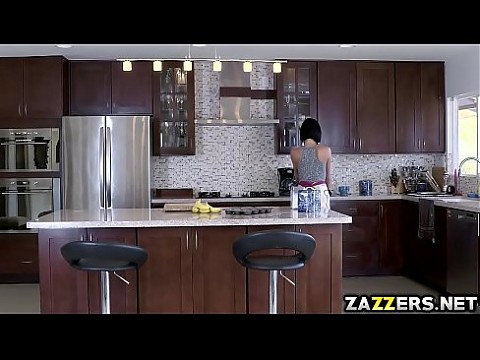 Buddy Hollywood feeds Veronica Avluv his huge cock