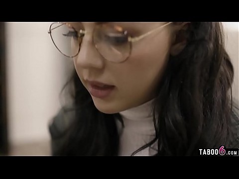 Ботанистую тинку в очках эксплуатирует социальный работник 6 мин.