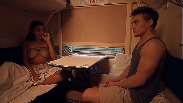 Билет в один конец: блондинка кончает от вибрации поезда 34 мин.