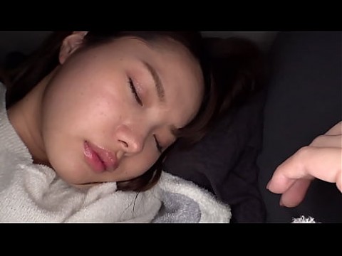 [Внимание] Лицо Лолит с красивой девушкой И-чан в Синдзюку [Студентка / Школьная форма / Пиджак / Короткая юбка / Красивые ноги / А-чашка / Кримпай] Подглядывание. Тренироваться. Вторжение в дом. Спать 14 мин.