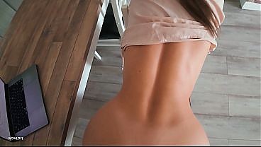 Властная мачеха застала своего пасынка с эрекцией во время работы. 13 мин.