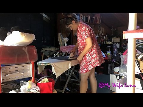 Sto stirando lasciami lavorare il cazzo lo voglio dopo