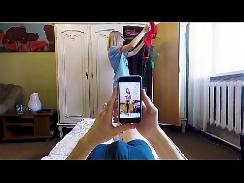 Сводная сестра заставила брата кончить прямо перед тем, как мама вернулась домой