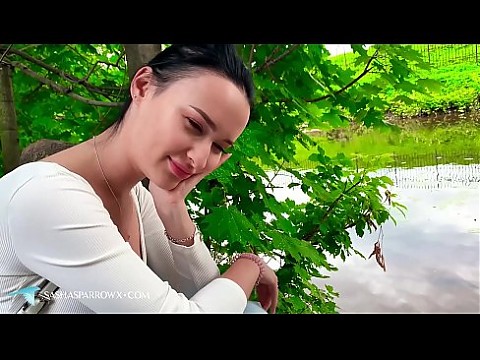 Саша Спероу сосет большой хуй и ебется в публичном месте крупным планом