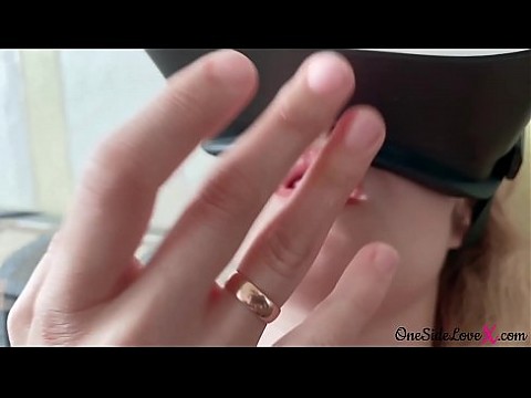 Сводный Брат Подрочил На Мою Мастурбацию в Очках VR и Кончил На Киску