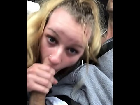Sucking an amazing cock in the car !