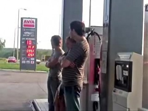 Сексуальный тройничок в публичном месте - ПОЛНОЕ ВИДЕО на www.yourdreamcamgirls.com 13 min