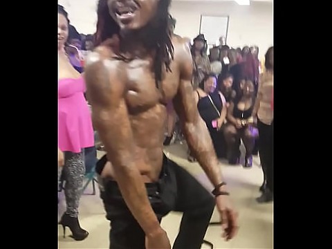 Skinny Stripper Gets In BBW Pants 12 мин.