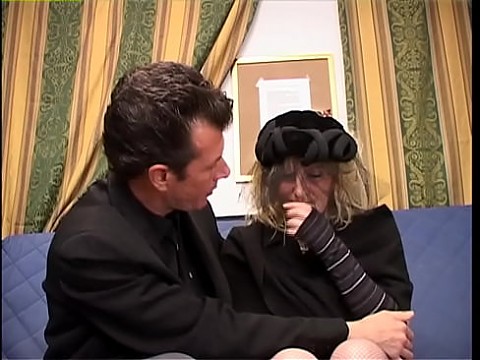 Старые мамы не интересуются выпечкой и шитьем 1 ч. 38 мин.