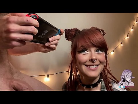 Симпатичная скучающая соседка по комнате требует траха в рот 3 мин.