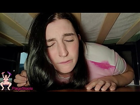 Соседка по комнате застряла и использовалась как свалка спермы 6 мин.