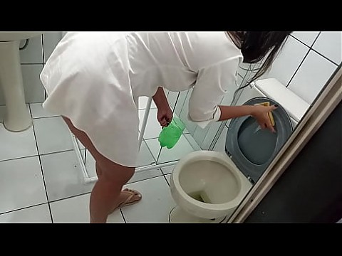 Сара Роза Мытье ванной 16 мин.