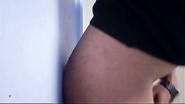 Смотри, как этот милый парень трахает стену 4 мин.