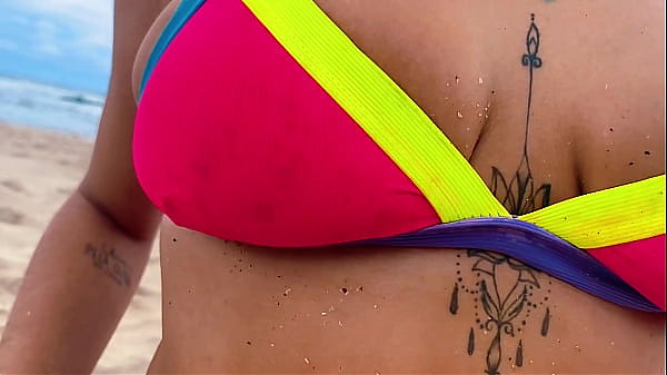 Секс на пляже - Я отвел блондинку к скалам и трахнул ее своим членом, полным песка. 8 мин.