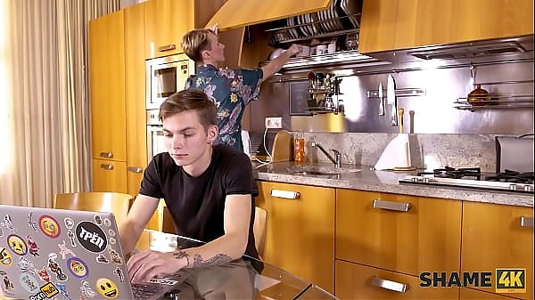 SHAME4K. Опытная зрелая готова позволить парню делать все, что он хочет 10 мин.