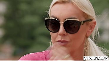 Соблазнительная блондинка Эшби Винтер тайком занимается сексом с женатым мужчиной. 12 мин.