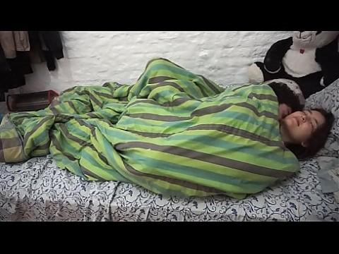 WE PLAY UNDER THE FRAZADA WITH MY SEXY BEST FRIEND UNTIL WE ARE WARMED AND WE REALLY HARD AND HOT