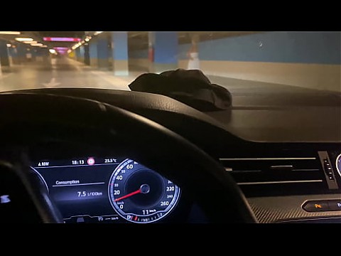 Забрал жену моего босса из торгового центра и трахнул ее в машине - Cock2squirt 6 мин.