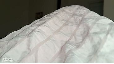 Запретный секс - делить постель с лучшей подругой моей сводной сестры. 13 мин.