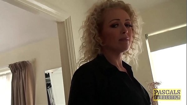 Зрелую шлюшку жестко трахнули в задницу и наказали спермой в рот 10 мин.