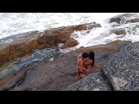 Я повёл девушку на пляж посмотреть красивый вид, только не сказал какой 5 мин.