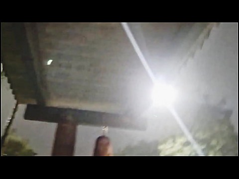 Я рискнул и мастурбировал рядом с красивой рыжеволосой девушкой на автобусной остановке. 7 мин.