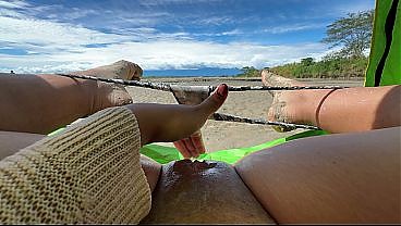 Я пришла на пляж, чтобы помастурбировать, а какой-то парень снимал меня на видео. 10 мин.