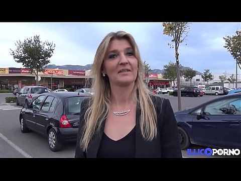 Анаис, жадную милфу трахают во все дырки 15 мин.